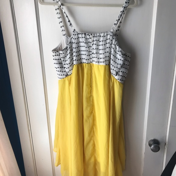 Torrid Yellow and Chevron High Low Dress Size 14 - Picture 4 of 5
